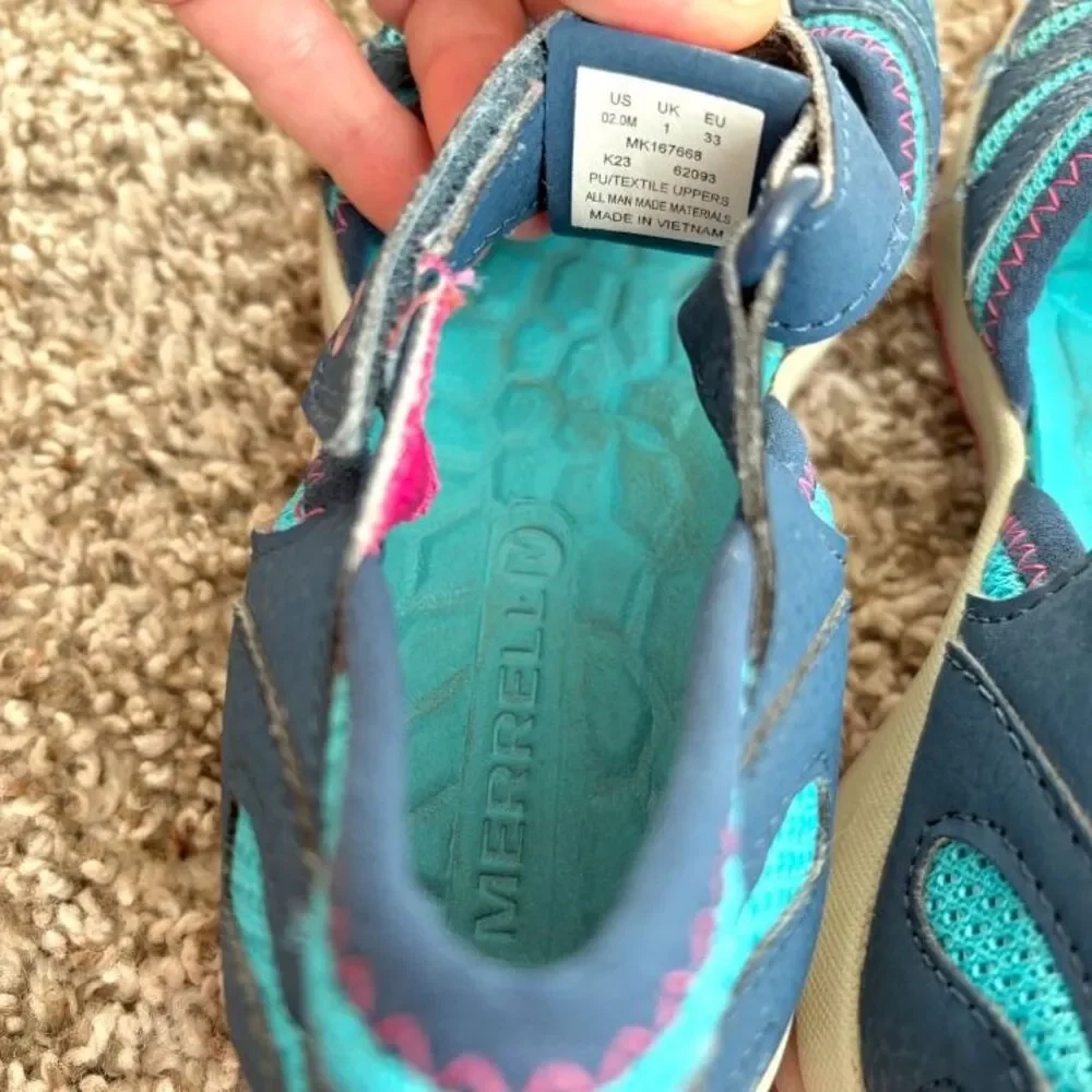 Size 2 / Girls Merrell Sandals